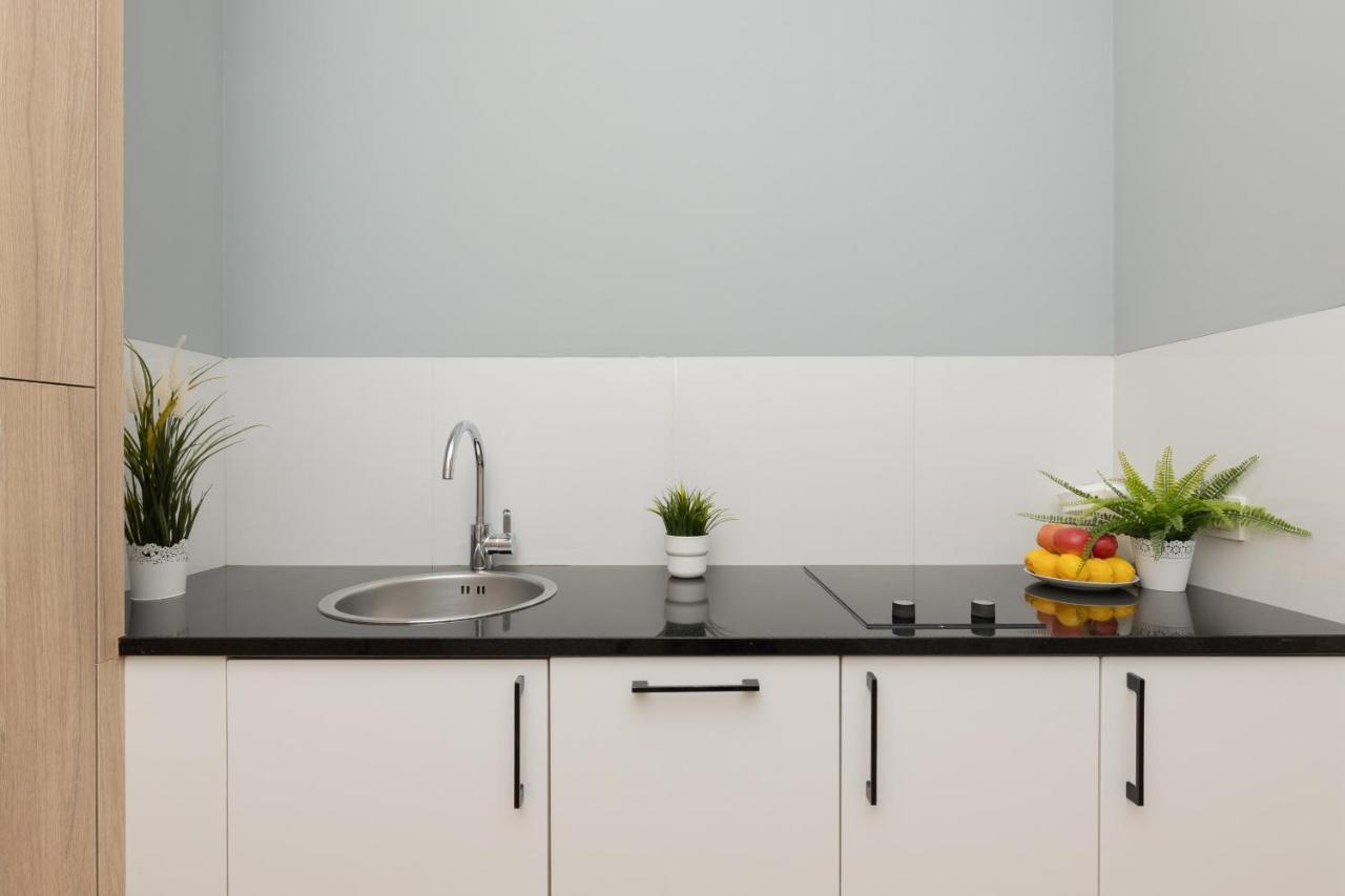 Wola Pet-Friendly Apartments With Ac Slawinska By Noclegi Renters Varšava Exteriér fotografie